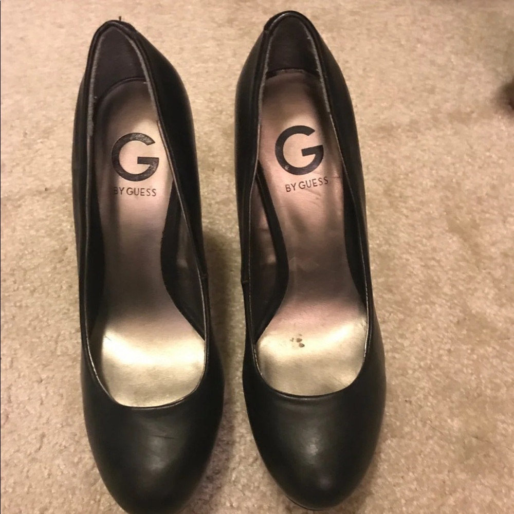 Guess pumps
